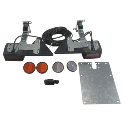 KIT LUCI POSETRIORI ALOGENE CON TRIANGOLI, PORTATARGA E STAFFE VERTICALI RIBALTABILI A SCATTO, CAVI 7,5 M + 2,5 M