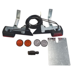 KIT LUCI POSETRIORI ALOGENE CON TRIANGOLI, PORTATARGA E STAFFE ORIZZONTALI RIBALTABILI A MOLLA, CAVI 7,5 M + 2,5 M