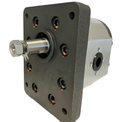 POMPA AD INGRANAGGI GRUPPO 3 DA 32cc DESTRA “MODELLO STANDARD” TIPO PLESSEY C72